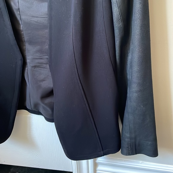 Theory black blazer with leather sleeve - Picture 4 of 5